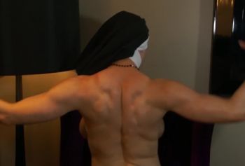 Мускулистая монашка порно онл унижает тебя сравнением мышц