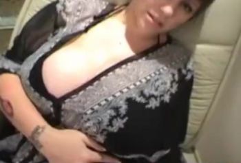 Грудастая развратница українське порно Дорс Фелин играет со своими огромными натуральными сиськами
