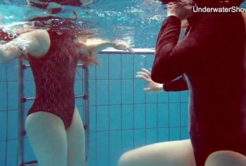 Горячие лесбиянки нове порно відео Диана и Симона играют под водой